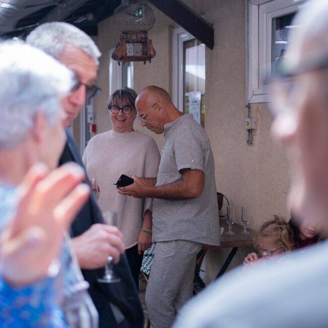 Photo de famille lors d'un anniversaire de mariage à Chérisy